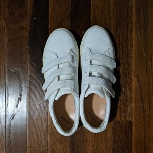 90s Style Velcro Sneakers